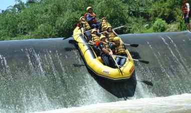 Buktikan Kamu Berani, Pacu Adrenali Kamu di 5 Lokasi Arung Jeram Terbaik Di Pulau Jawa