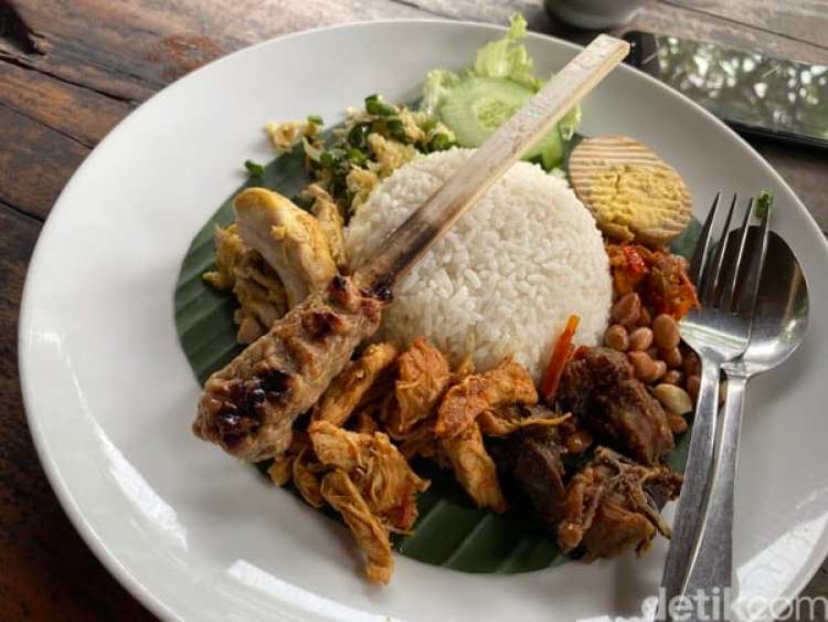 Ayam Kedewatan bu mangku kuliner khas bali