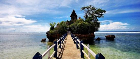 Pantai Balekambang, Malang Jawa Timur, Indonesia pantai di malang yang ombaknya tenang | Tanah lot jawa