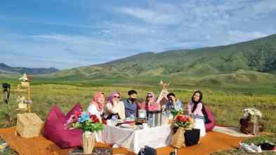 Paket Wisata Bromo Midnight Tour Murah - Breakfast Savana