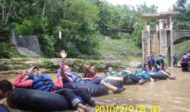 Mr M. Aris Risnandar & Family