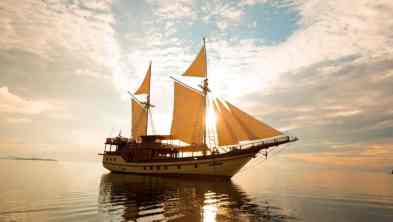 Tour Labuan Bajo Live on Board 4 Hari 3 Malam Sailing Phinisi