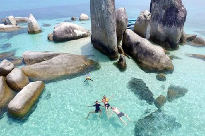 Pulau Batu Berlayar Belitung