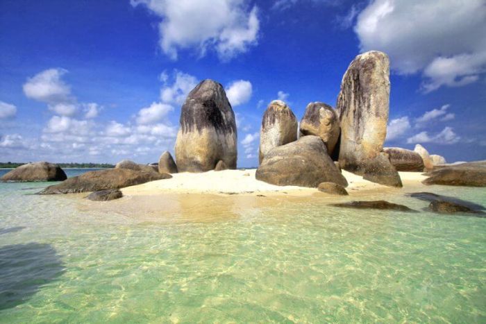 Pulau Batu Berlayar Belitung
