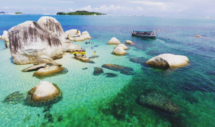 Pulau Batu Berlayar Belitung